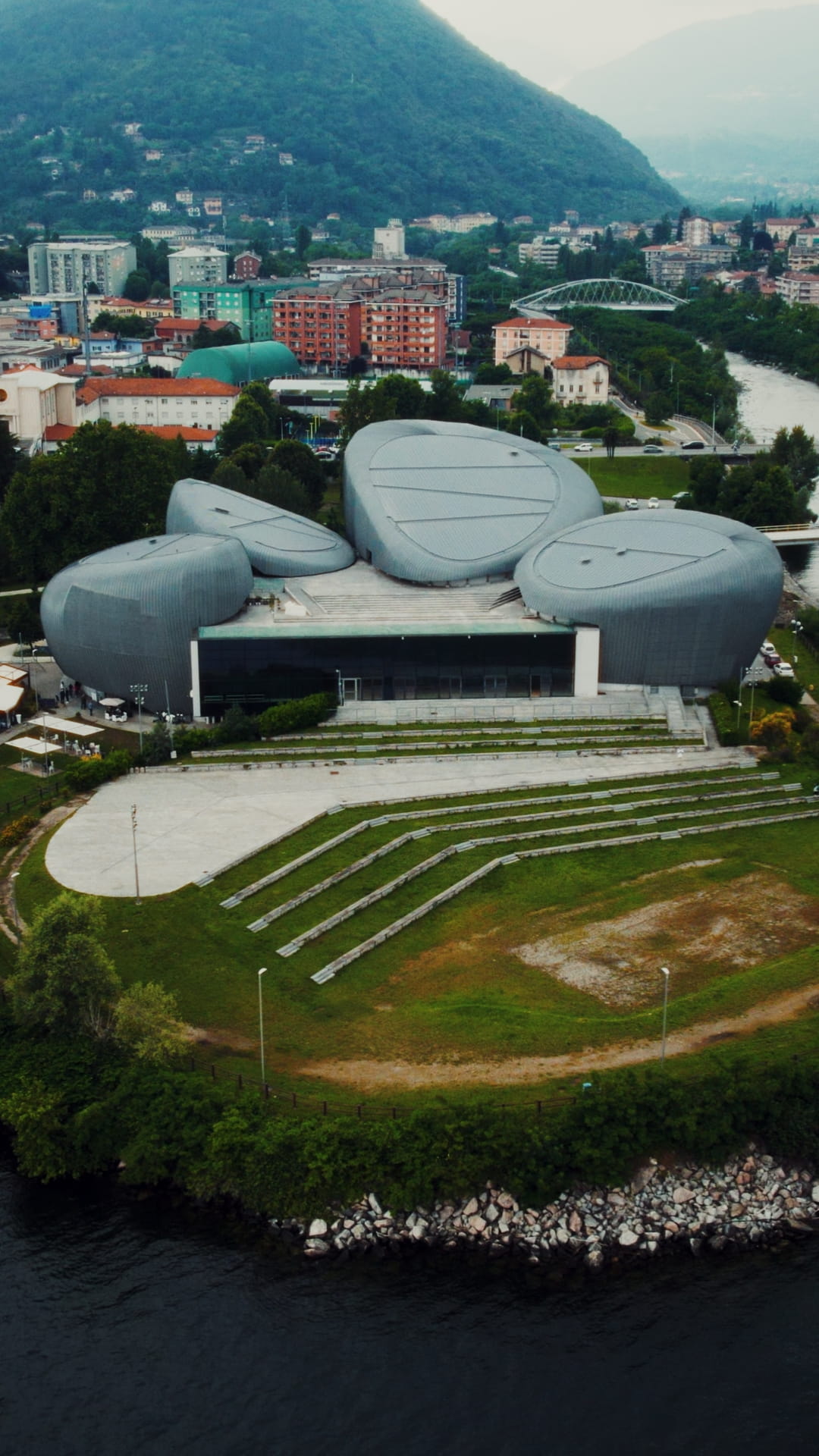 Drone — Teatro sul lago